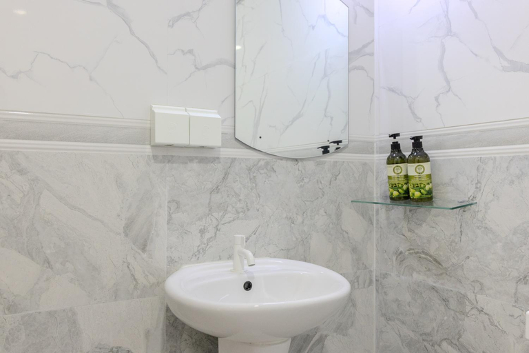Bathroom 2, Thooru Stay, Haa Alifu Atoll
