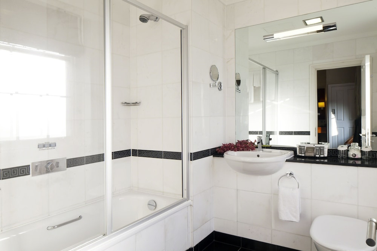 Bathroom 4, Grange Portland, London