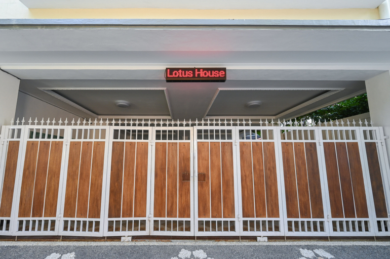 Exterior & Views 2, RedDoorz @ Lotus House Seminyak, Badung