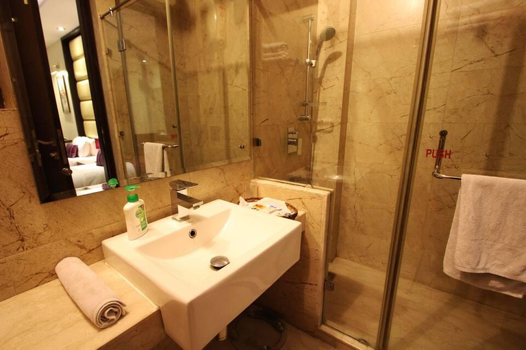 Bathroom 4, Hotel Indiyaah Inn, Gurgaon
