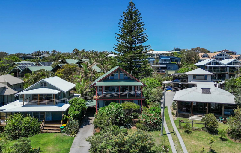 Exterior & Views