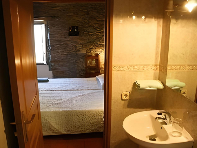 Bathroom 3, Ruso, Girona