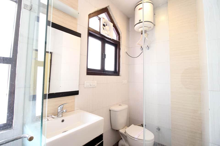 Bathroom, Hotel Vardhman Inn, Delhi
