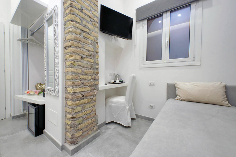 Bedroom 4, Roman Holiday Suites, Rome