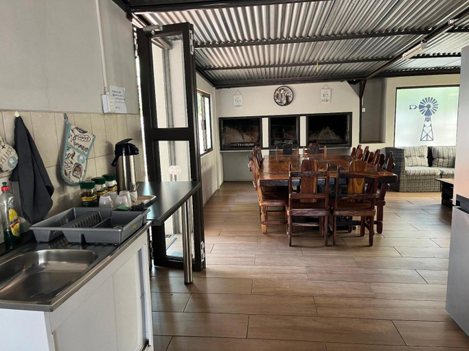 Food & Drinks, La Belle Guesthouse Parys, Fezile Dabi