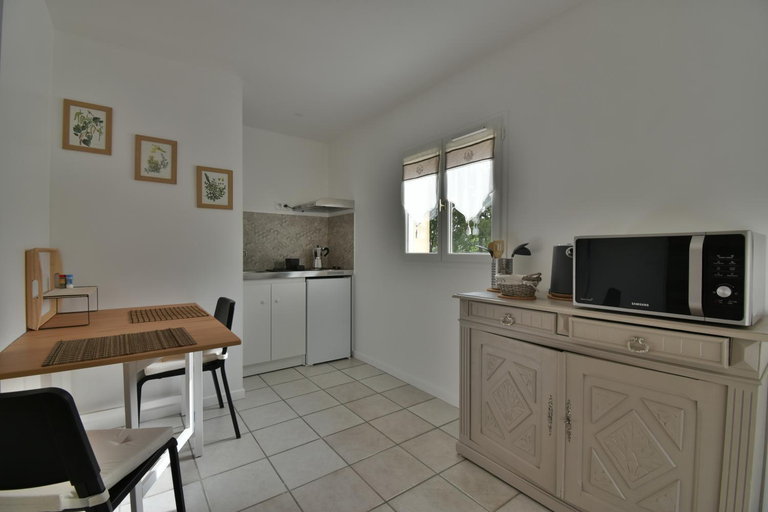 Others 4, Maison A Vallon, Gers