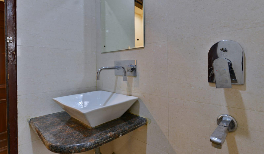 Bathroom, PG Interanational, Delhi