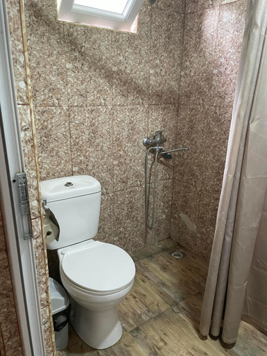 Bathroom 4, Tskaltubo Guesthouse Oda, Tskaltubo