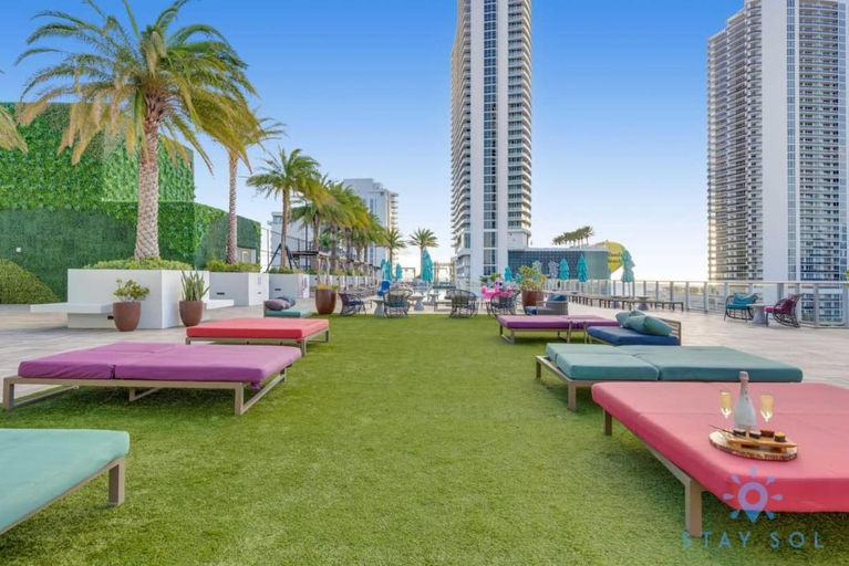 Food & Drinks 5, Oceanfront Balcony - Endless Views - Amazing Pools, Broward