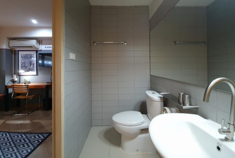 Bathroom 3, Sathorn Terrace Apartment, Bang Rak