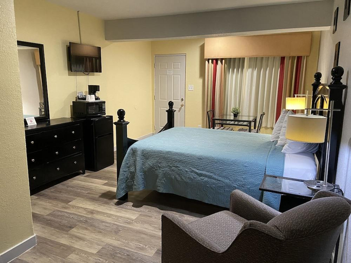Bedroom 4, Delux Inn Clearwater, Pinellas