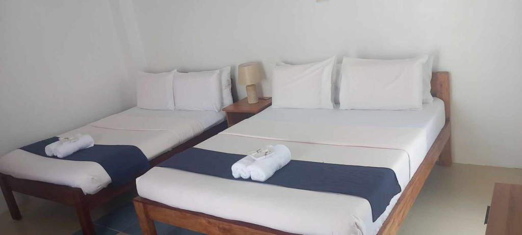 Others 3, 678 sugar shack beachhouse, Toledo City