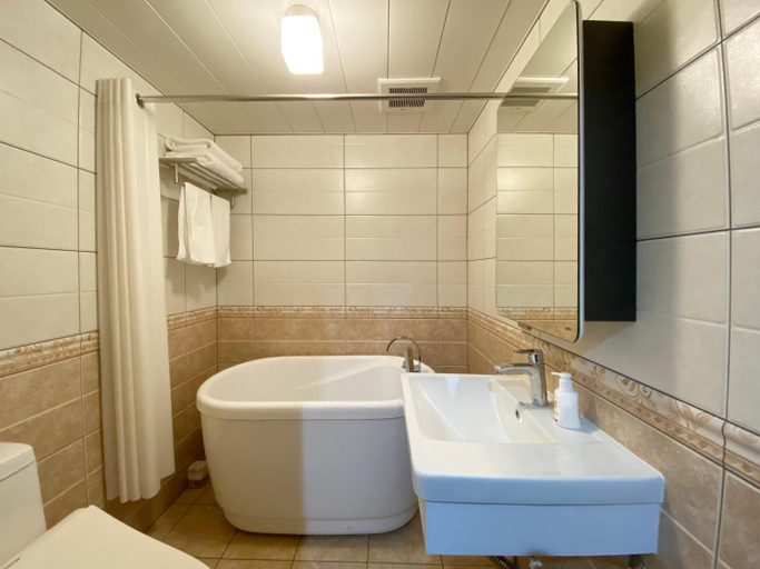 Bathroom, Sirogane Free Harbour Hotel, Biei