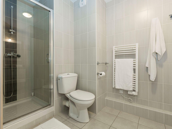 Bathroom, Sea Breeze Stay w Pool, Loire-Atlantique