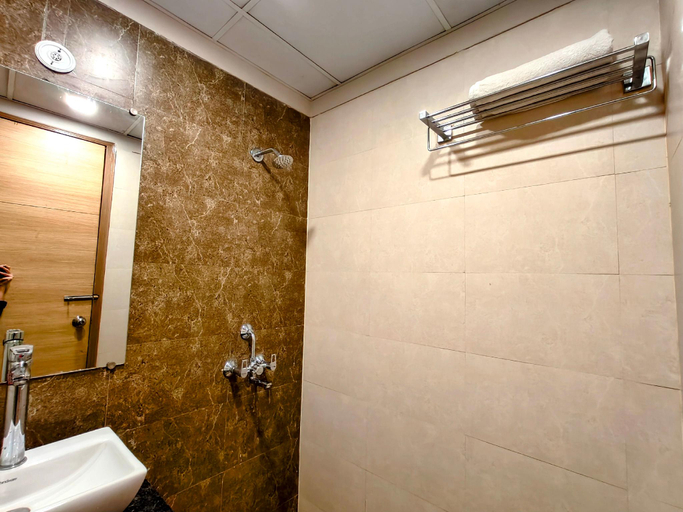 Bathroom 3, The Spotlight, Gautam Buddha Nagar