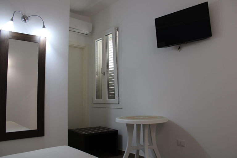 Others 2, B&B Emanuela, Lecce