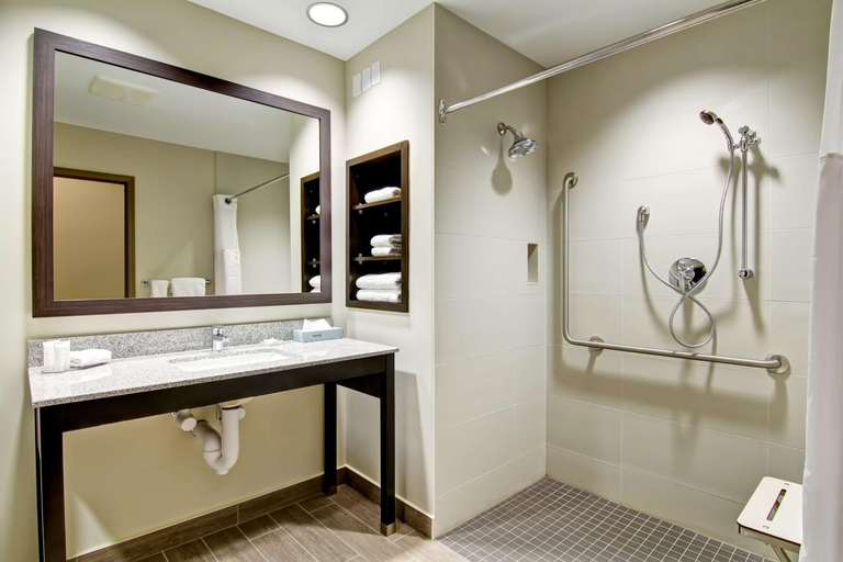 Bathroom 4, Best Western London Airport Inn & Suites, Middlesex