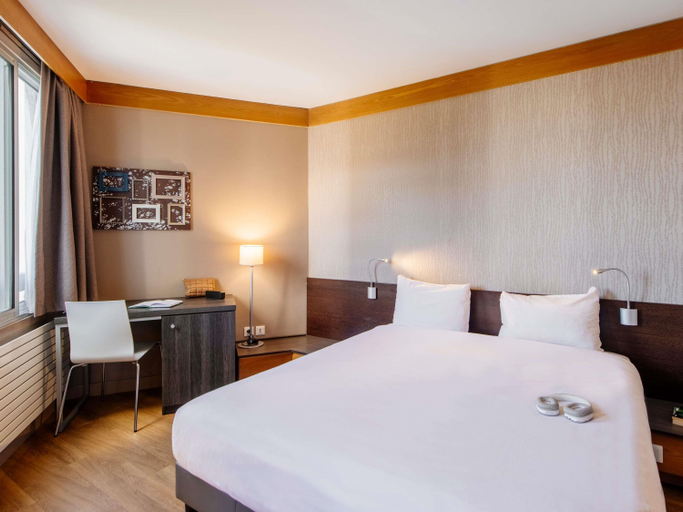 Bedroom 3, Aparthotel Adagio Paris XV, Paris