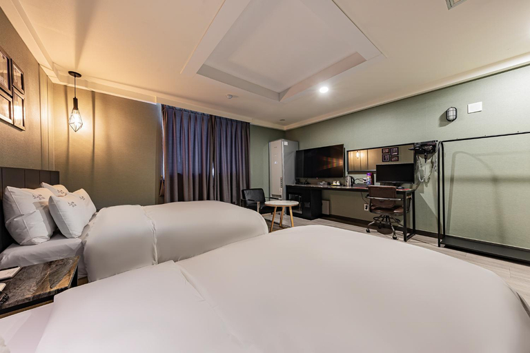 Bedroom 4, Cheonan Soseol Smith, Cheonan