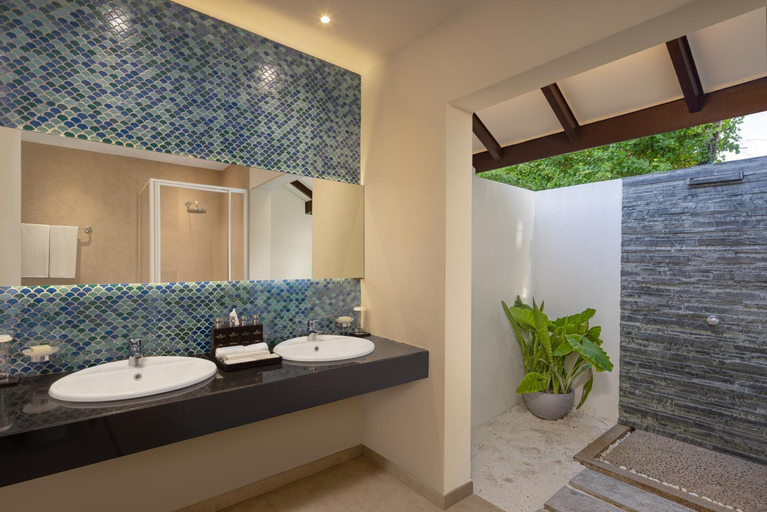 Bathroom 5, Adaaran Select Meedhupparu – 24 hours Dine Around Premium All inclusive, Raa Atoll
