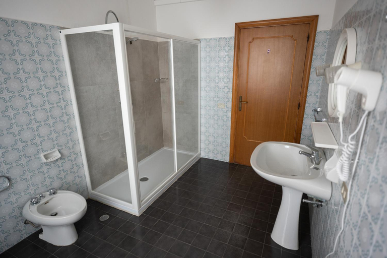 Others 4, Residence Europa, Teramo