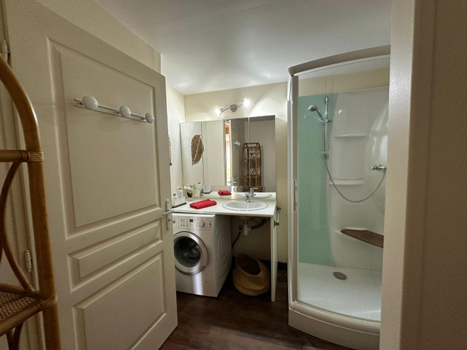 Bathroom 3, Domaine de Casamene, Bouches-du-Rhône
