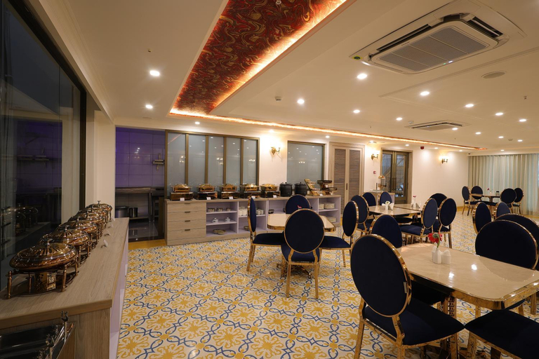 Food & Drinks 4, Hampton By IC's, Gautam Buddha Nagar