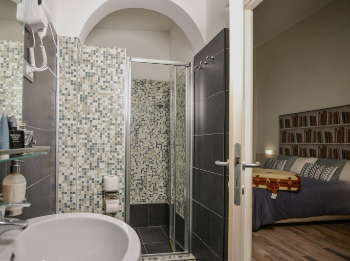Bathroom 3, Suite Castelfidardo 50, Rome