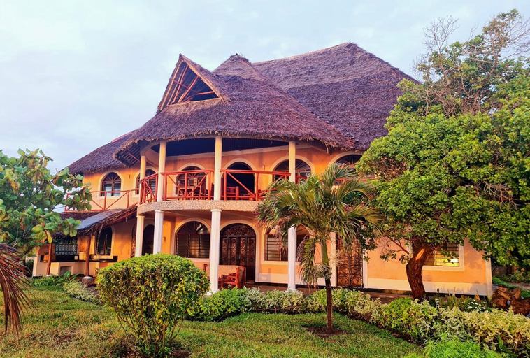Others 4, Dolphin Suite 40 m2 in Villa 560 m2, Indian Ocean View, Lungalunga