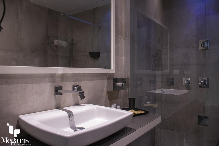 Bathroom 2, Megaris Luxury Suite Rooms, Napoli