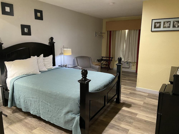 Bedroom 5, Delux Inn Clearwater, Pinellas