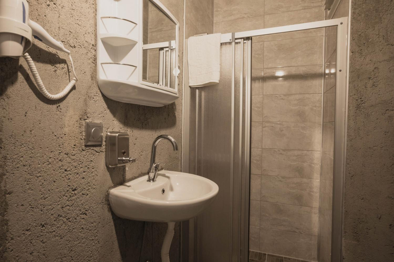 Bathroom 3, Edrin Otel, Merkez