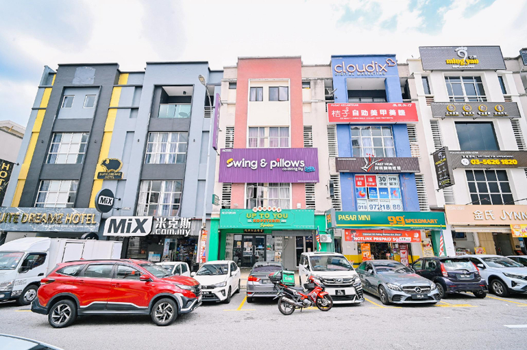 Exterior & Views 2, Swing & Pillows @ Sri Petaling KL, Kuala Lumpur