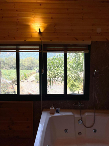 Bathroom 4, בוסתן החורש