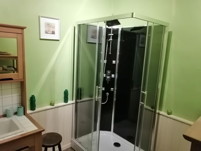 Bathroom 2, Vingt Grand Rue, Charente