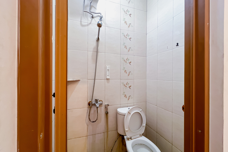 Bathroom, JJ House Mitra RedDoorz, West Jakarta