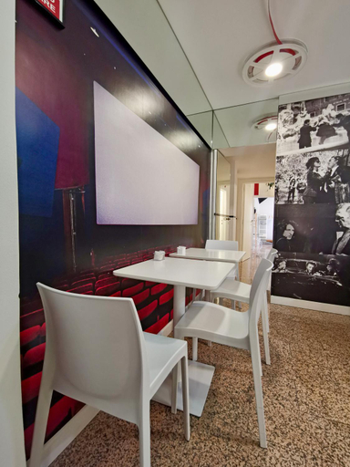 Food & Drinks 4, Red Carpet rooms, Bari