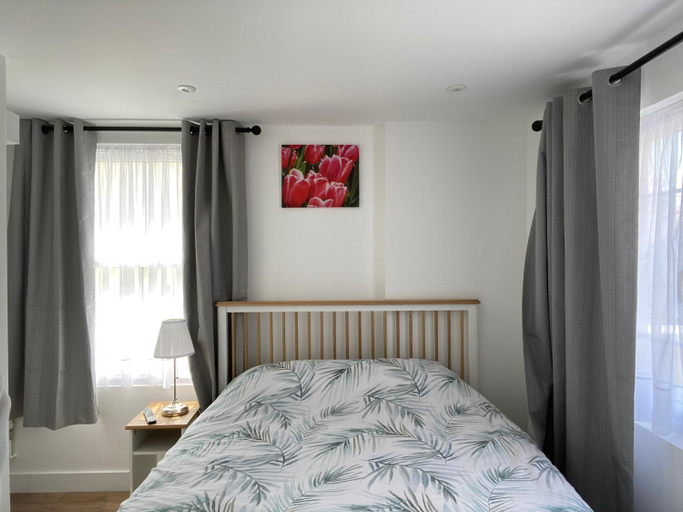 Others 5, The Prince Albert, Whitton, London