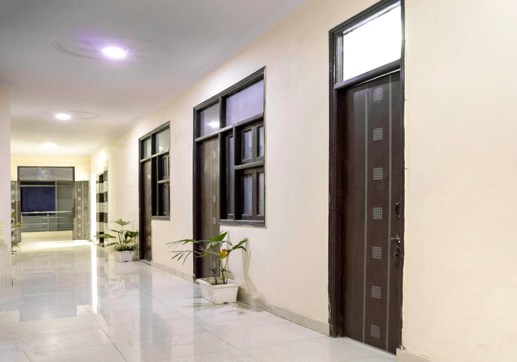 Public Area 3, Hotel Sunrise Inn, Gautam Buddha Nagar