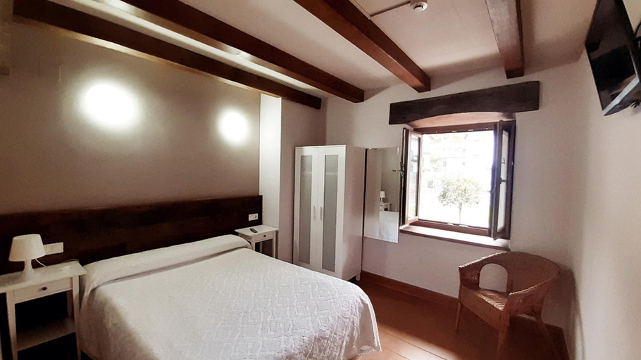 Bedroom 3, Hostal-Cicloturismo Lopenea, Navarra