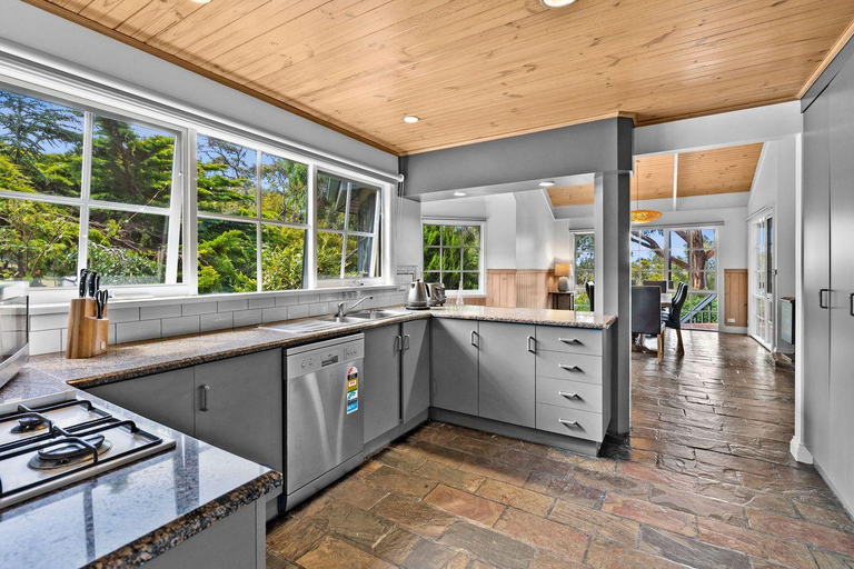 Others 4, Erskine Beach House, Surf Coast - West