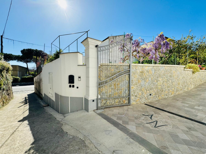 Exterior & Views 2, YourHome - L'Ammiraglio Apartments, Napoli