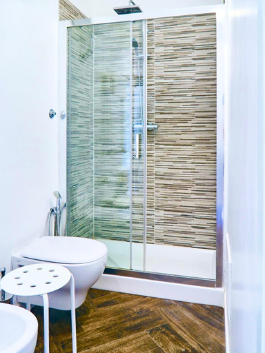 Bathroom 3, Qurchiti, Messina