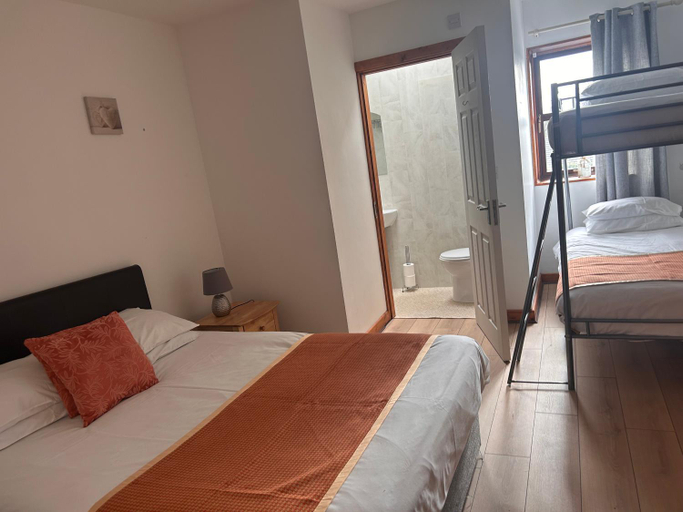 Bedroom 3, John Longs
