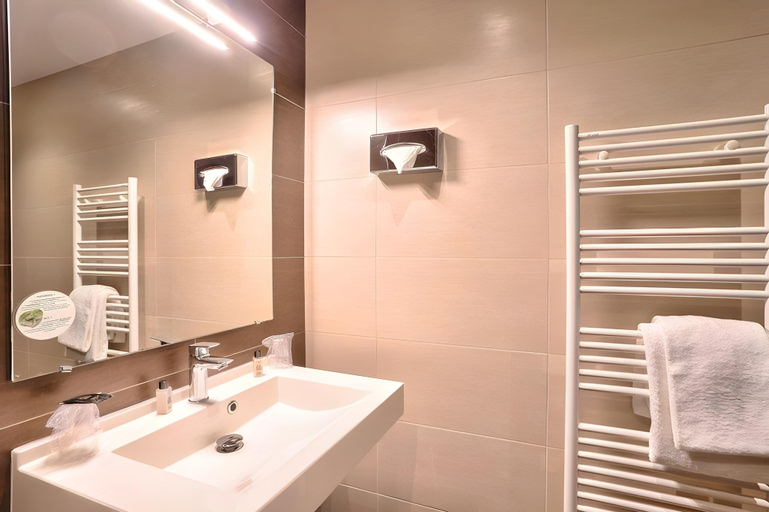 Bathroom 3, Simon's Boutique Hotel, Paris