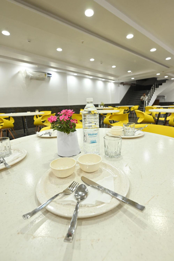 Food & Drinks 5, Hotel Down Town, Delhi