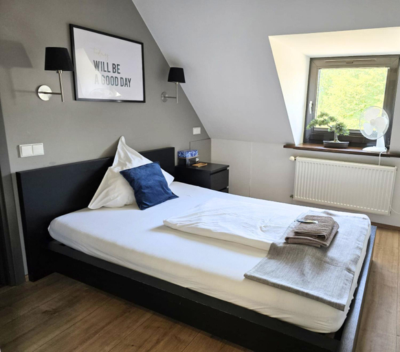 Bedroom 5, Rheinländer Seehotel, Leverkusen