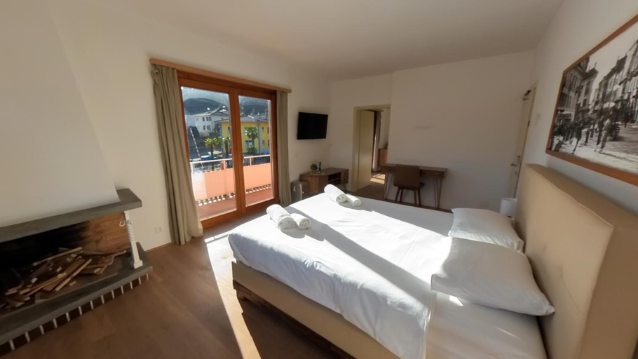 Others 3, 7Rooms, Locarno