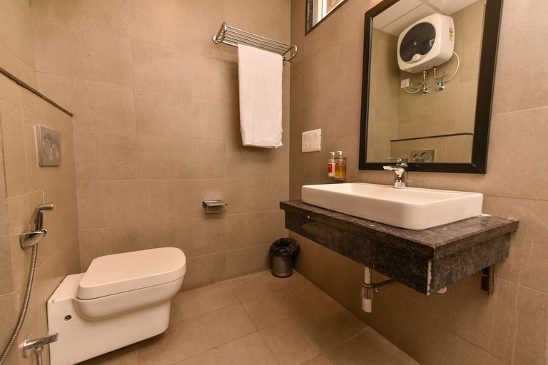 Bathroom 4, Hotel White Saffron, Delhi