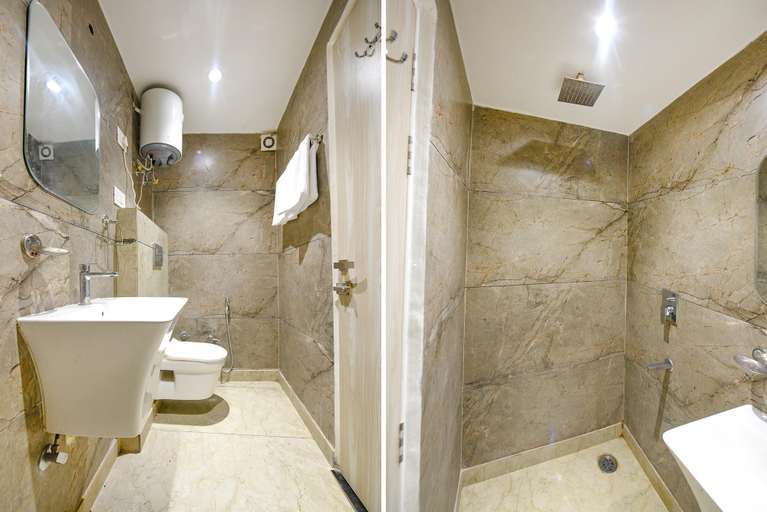 Bathroom 4, Fabhotel Luxury Inn Adarsh Nagar, Delhi